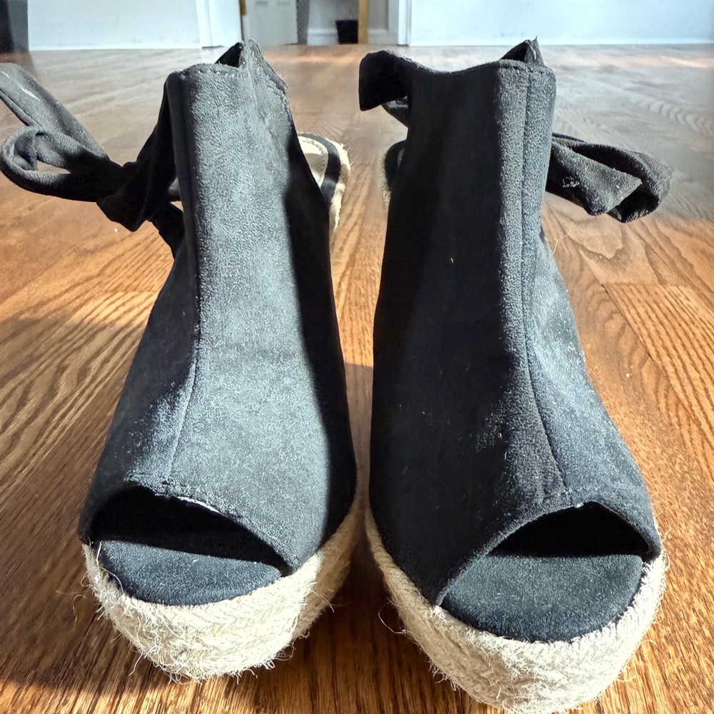 Refresh Black Peep-Toe Espadrilles